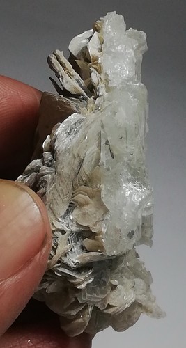 AQUAMARINE -202 CARATS NATURAL AQUAMARINE, MICA AND FELDSPAR PAKISTAN, (D-31), - Picture 17 of 19