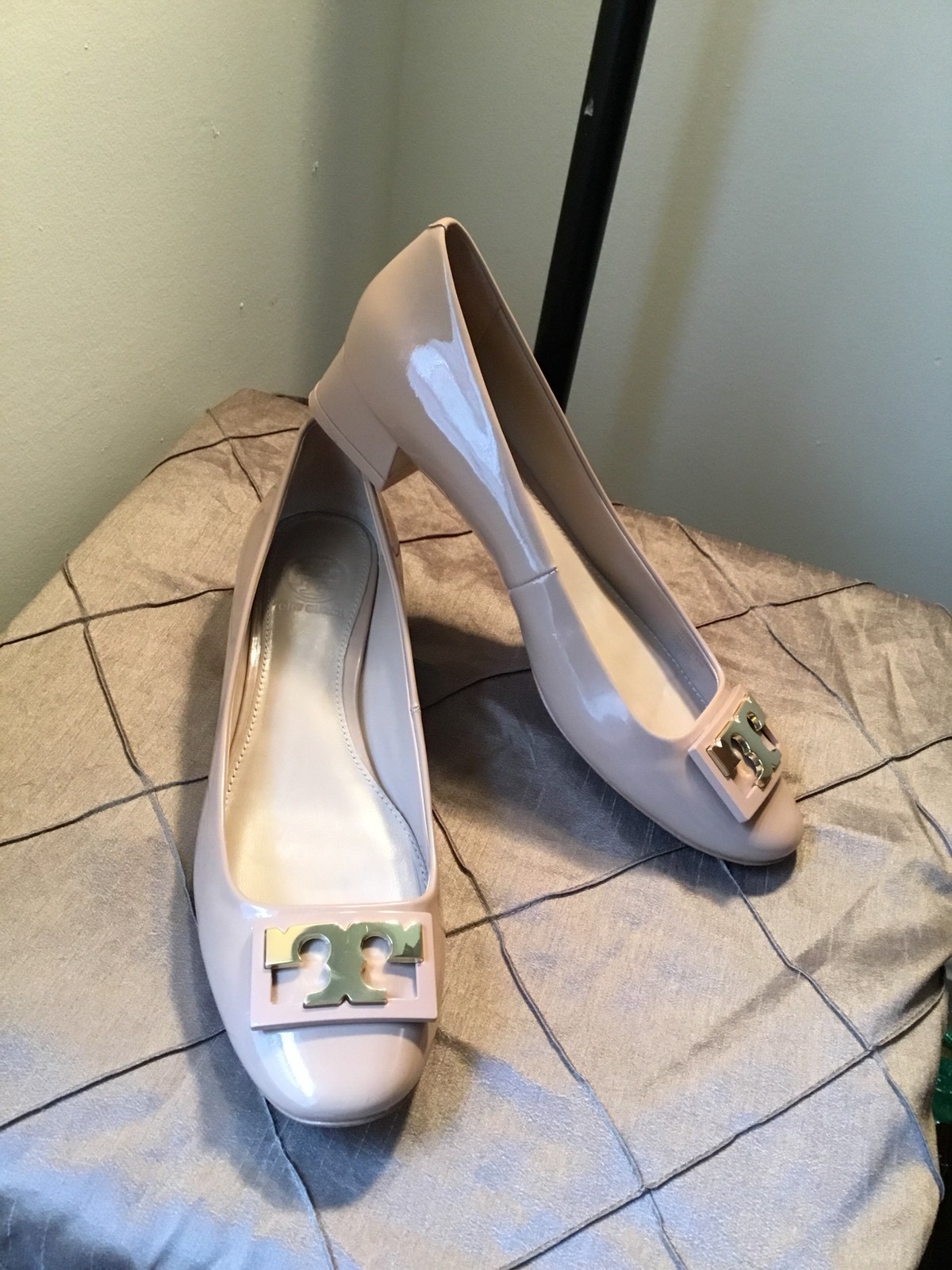 TORY BURCH Gigi Block Heel Pump Größe 7M Nude Patent Nice TORY BURCH Gigi Block Heel Pump Größe 7M Nude Patent Nice