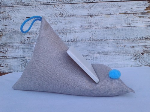 Handmade Tablet holder tablet BIG pillow mobile stand blue pompom grey fabric - 第 7/9 張圖片