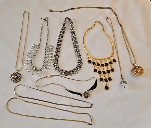 Vtg. Lot Of 9 Necklaces Jewelry  Variety Costume Gold And Silver Tone Rare!