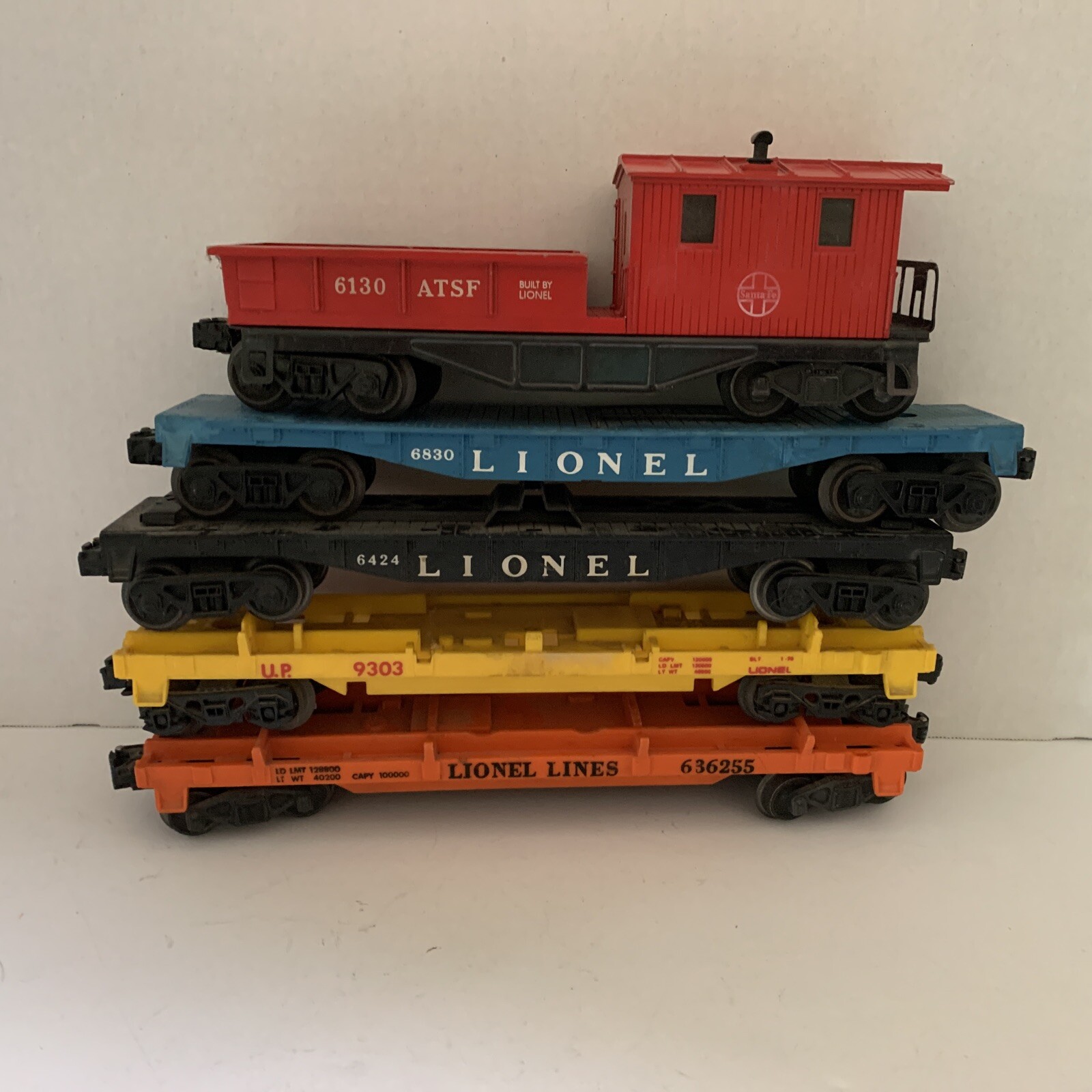 Lionel Train Post War 1 Lighted Caboose 6130 Four Flat Cars 6362 9303