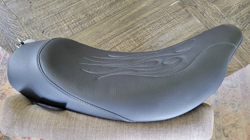 Harley Road Glide/Street Glide 2009-2017 disco duro Ridgeback asiento solo llama Foto 3 de 4