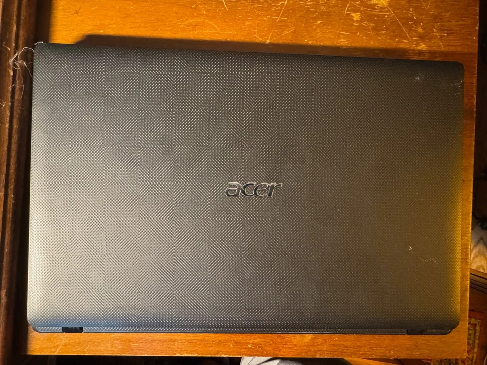 Acer Aspire 5552-7474 AMD Phenom II, sin mem / HD, inc fuente de alimentación - no se enciende Foto 3 de 4