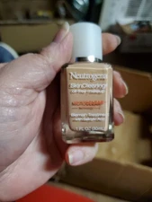 Neutrogena SkinClearing Oil-Free Acne 1 Fl Oz # 80 Medium Beige