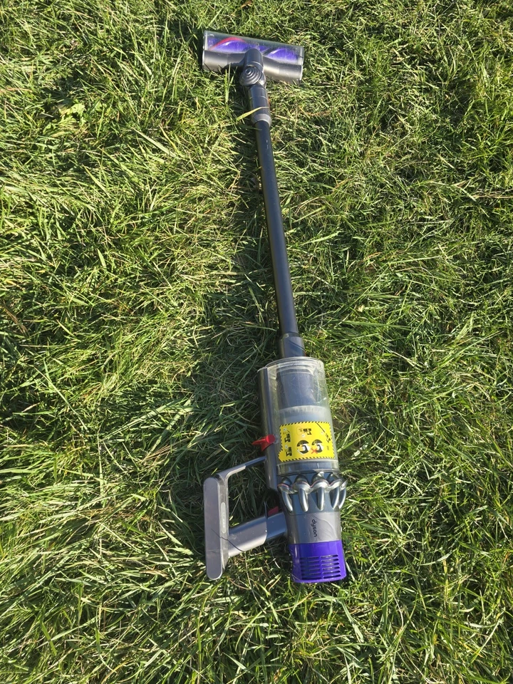 Dyson Cyclone v10 Total Clean + TESTED WORKING Good Condition - Image 4 of 4