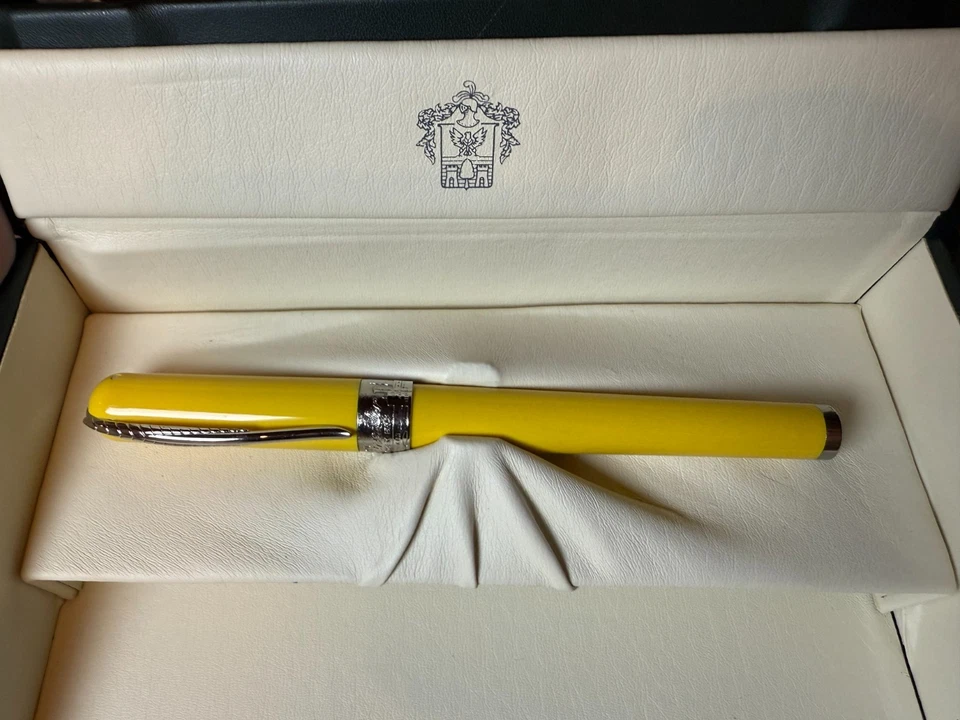 Pluma Estilográfica Pineider Ultra Resina Avatar Foto 2 de 4