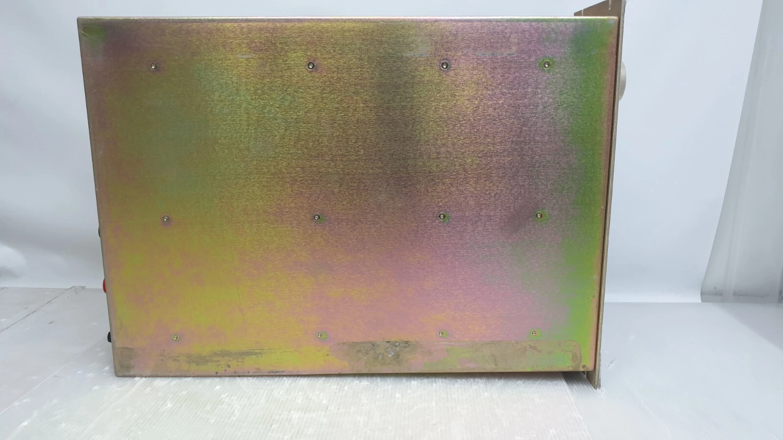 Side panel of the SA86281 zinc-plated chassis