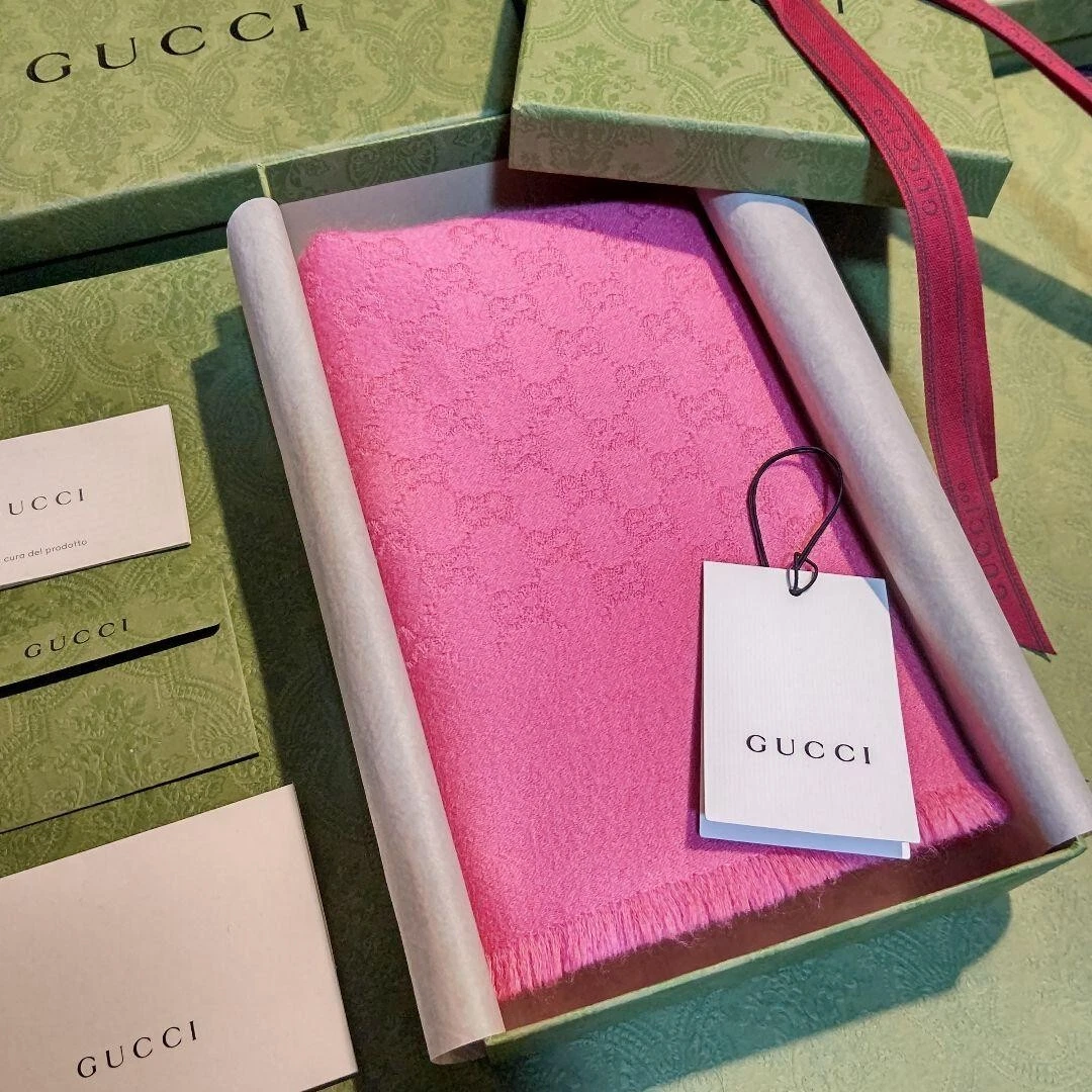 Écharpe GUCCI 100 % cachemire rose 36 cm x 180 cm avec boîte du Japon