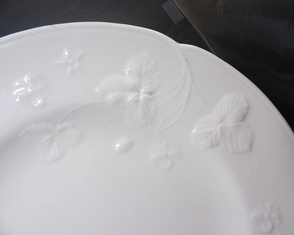 VICTORIA STRAWBERRY by Minton Doulton Dinner Plate 10.75