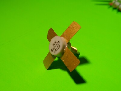 B40-12 RF POWER TRANSISTOR  130-174 MHZ 40+WATTS @12 VCC SHIPS INTERNATIONAL 