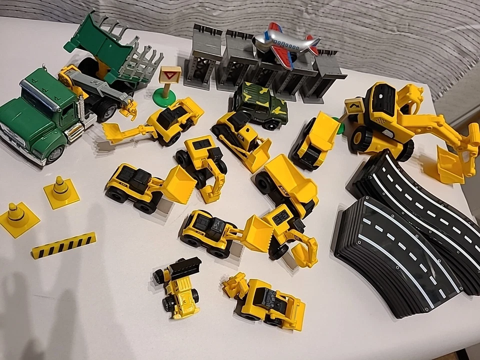 CAT Mini Machines Construction Trucks Toy Set - Lot of 12 With 12 Magna Tracks - Image 3 of 4