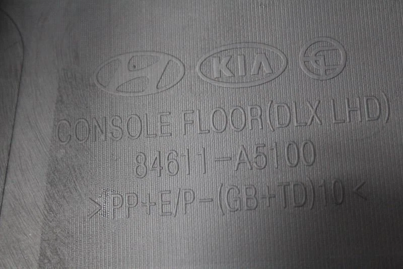 2017 HYUNDAI ELANTRA GT CENTER CONSOLE BLACK AUTOMATIC HATCHBACK 84611-A5100 Foto 4 de 4