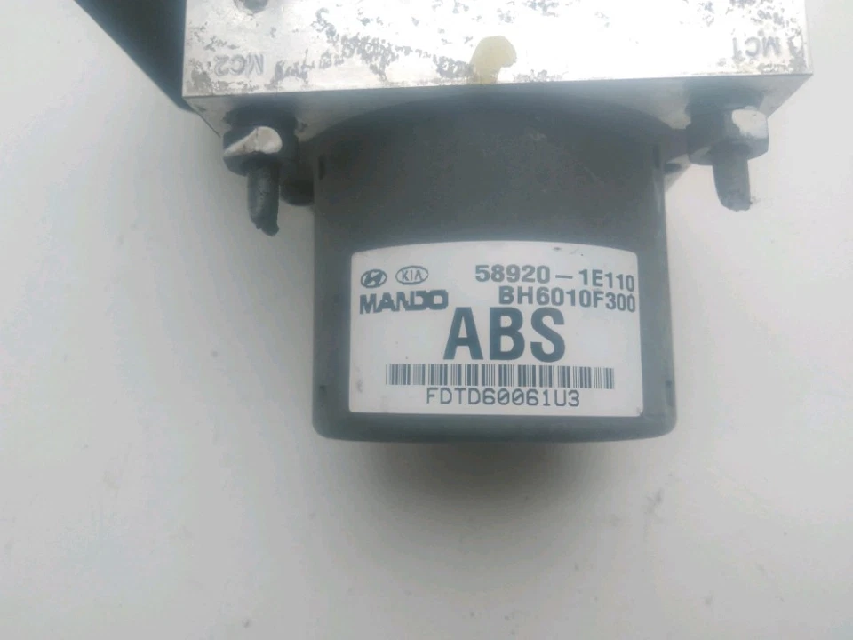 BLOC ABS (FREINS ANTI-BLOCAGE) Kia Rio II (DE) 2010 589201E410 - Imagen 2 de 3