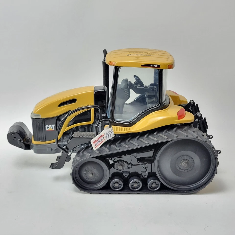 ERTL Agco CAT Challenger MT765 Tractor Signature Edition 2003 1/16 Scale - Image 3 of 4
