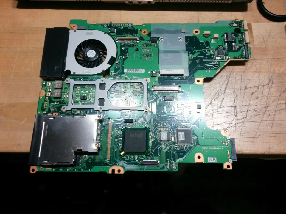 Toshiba Satellite Pro S300l mainboard C09846JE with CPU & heatsink Complete kit - Image 4 of 4