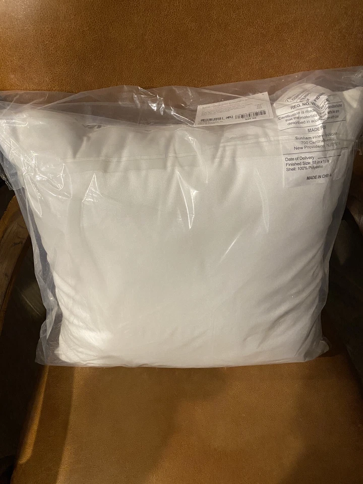 Juego de 2 almohadas decorativas Whim by Martha Stewart siluetas florales de 18"x18" Foto 3 de 4