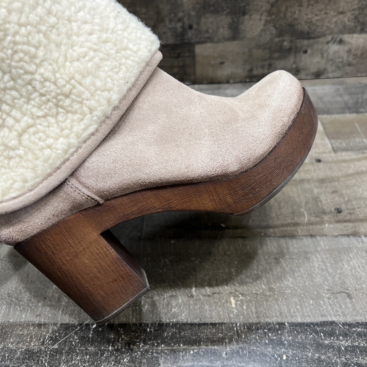 Eric Michael Womens Faux Fur Fold Over Brown Suede Wood Heel  display picture 3