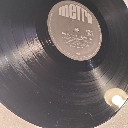 MOTHERS OF INVENTION – MOTHERS OF INVENTION - 1973 - OZ PRESSING ON METRO - Picture 9 of 12