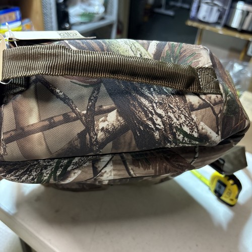 REALTREE AP Camouflage 12 Can Cooler/ Lunchbox W/Shoulder Strap & Handle NWT - Picture 7 of 13