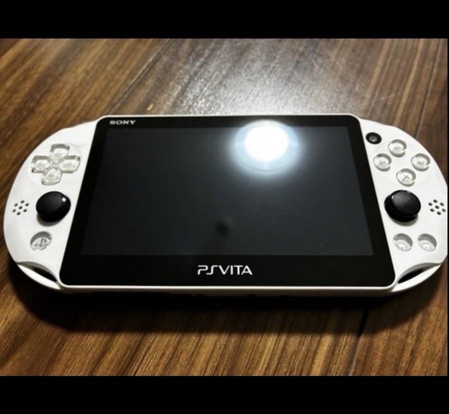 Sony PS Vita PCH-2000ZA22 1GB Handheld Console - Glacier White