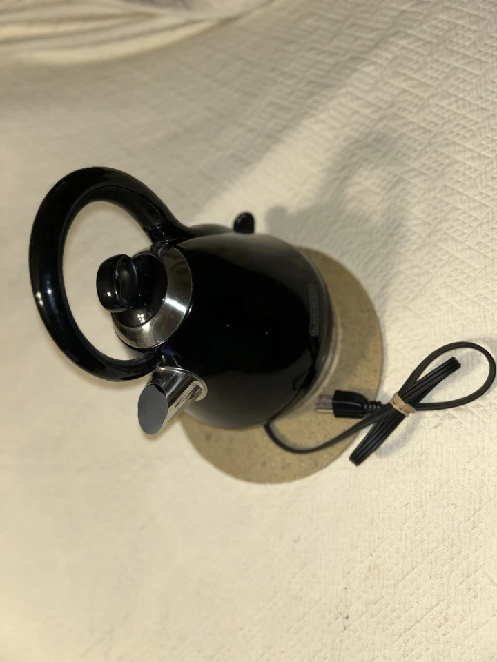 Электрический чайник премиум-класса Black + Decker Appliances 1,7 л Arc Design - Изображение 2 из 4