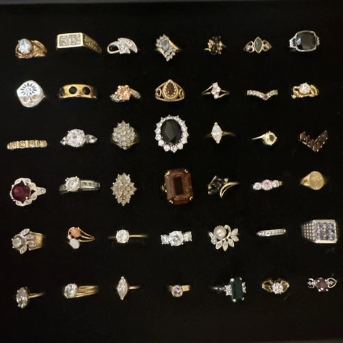 Costume Jewelry Lot Of 42 Rings Vintage To Now Gold Silver Tone Some Avon Hge +