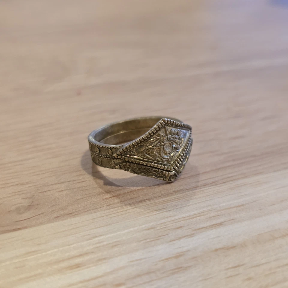 Dark Souls - Ring Of Favor And Protection (Nesting, Polished Brass) - image 3 of 4