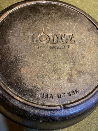 Vintage Lodge 10 1/2" Inch Cast Iron Skillet/Fry Pan  8SK USA Made D3
