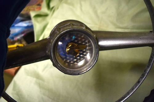 VINTAGE PONTIAC STEERING WHEEL 18 3/8" OUTSIDE DIA. SILVER INSIDE 12"...NICE!! - Picture 4 of 13