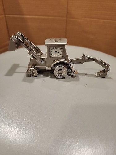 Baggerlader mit Schaufel, schweres Metallstück mit Uhr, M&K Intiale oben - Bild 1 von 5