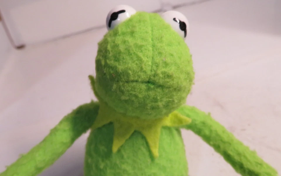 Vintage APPLAUSE PLUSH KERMIT THE FROG POSEABLE Sad Kermit MINI 7" Plush Felt - Image 4 of 4