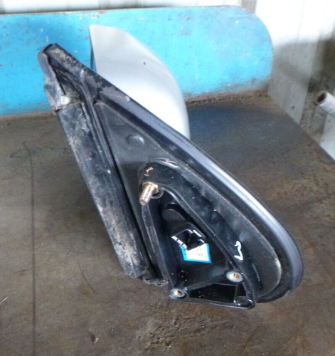 Hyundai Santa Fe SM 00-11/05 Left Electric Door Mirror - Picture 2 of 3