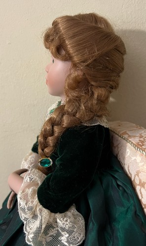 Georgetown Collection LE Biskuitporzellan Puppe Emerald Memories von Linda Mason - Bild 7 von 23