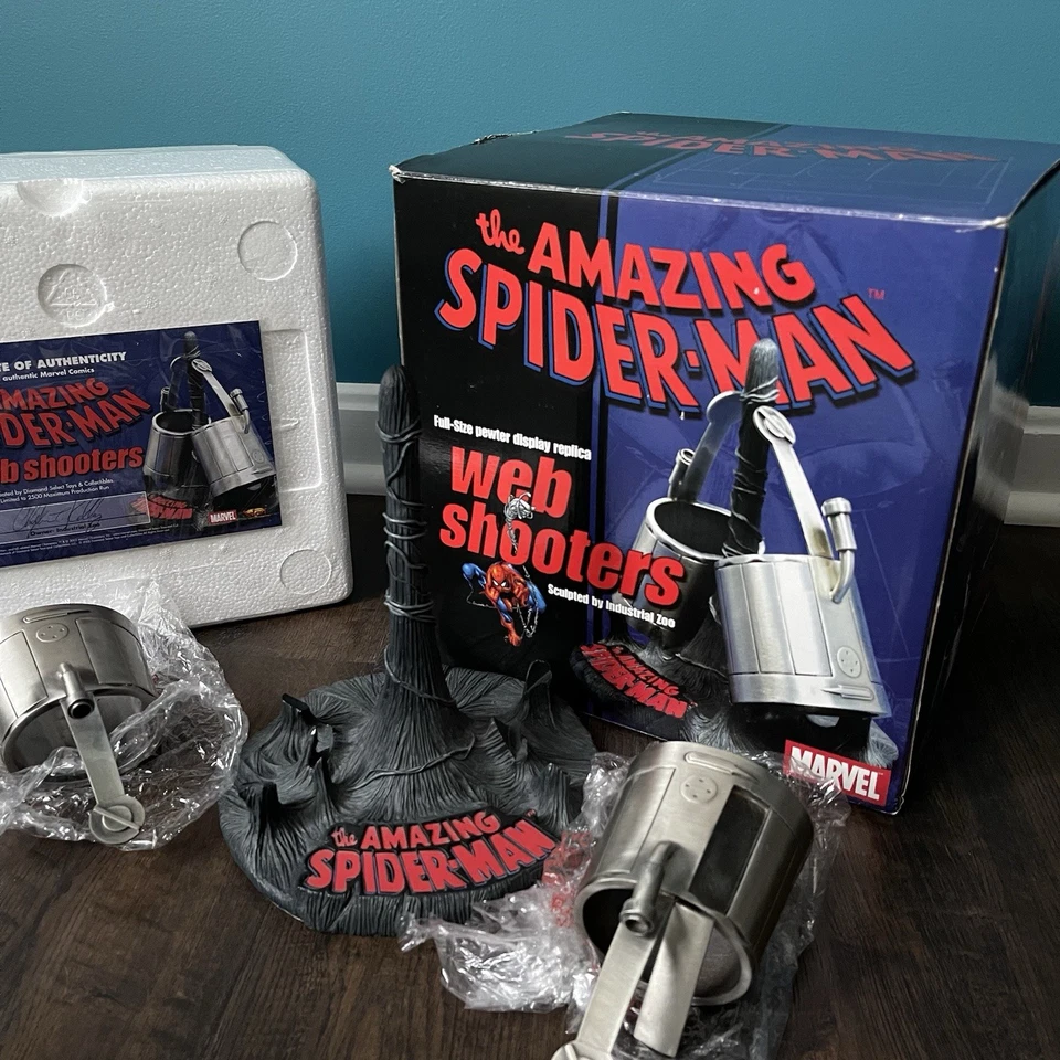 Réplica de utilería de cómic Spider-man Web Shooter 2002 tamaño completo peltre Spiderman Marvel Foto 2 de 4