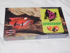 LAND OF THE GIANTS Polar Lights Spaceship 2002 All Plastic Assembly Kit 7513 NOS