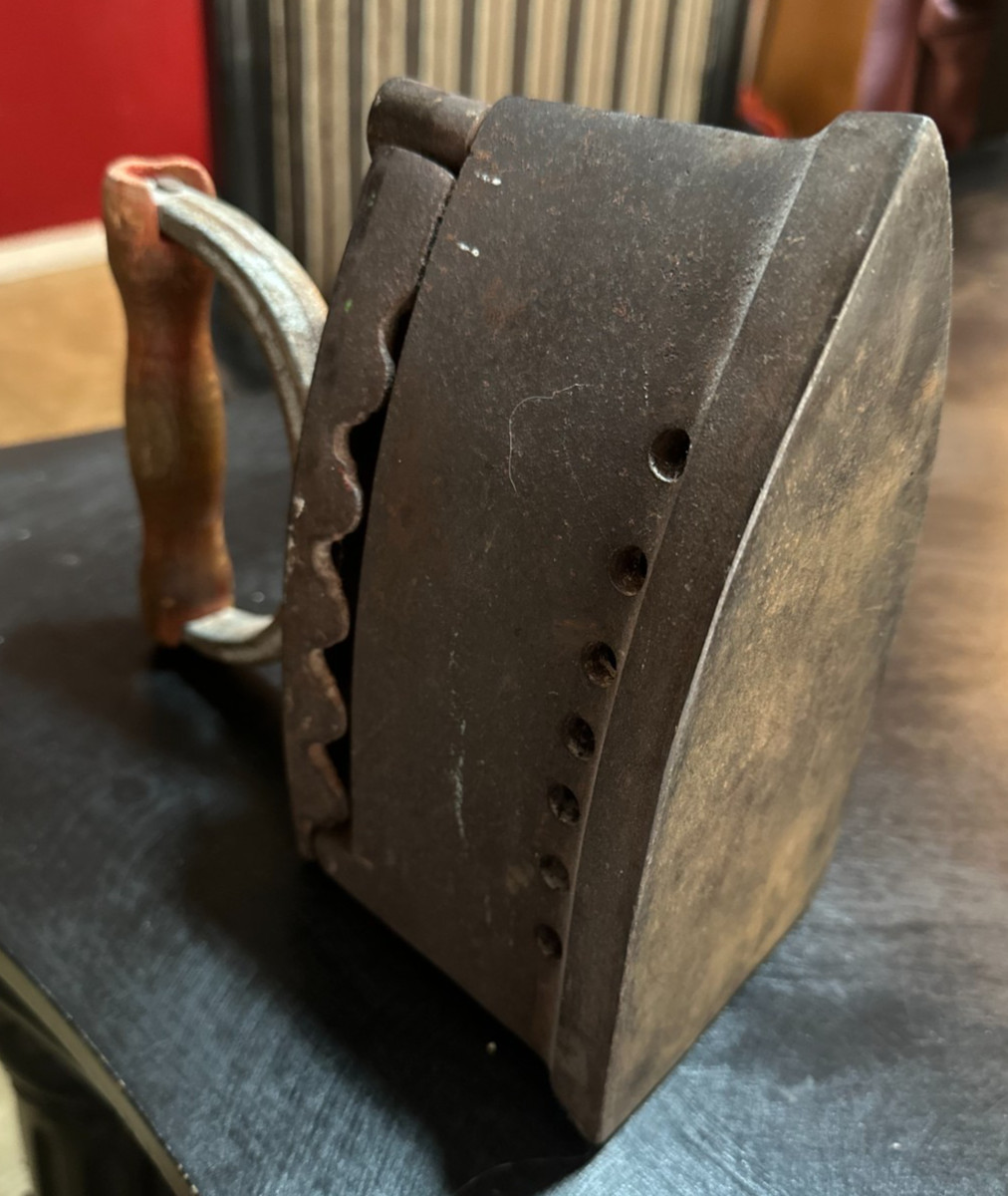 IRON antique 19th century cast iron coal charcoal clothes vintage