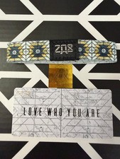 ZOX  LOVE WHO YOU ARE 6438  MEDIUM NIP COMBINED SHIPPING UP TO 8/ 6.00