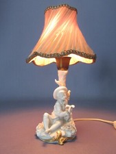 Lampada scultura Capodimonte con cappello in ceramica da comodino anni 50