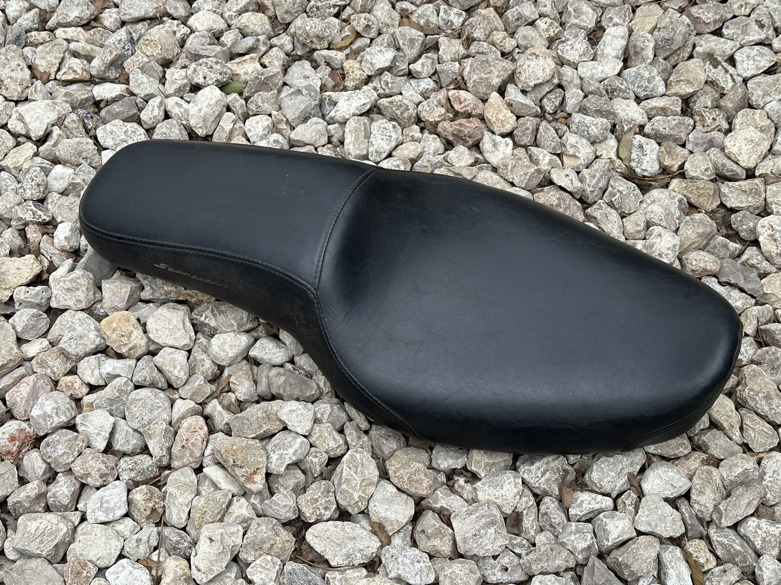 Harley Davidson Sportster Badlander Seat 5229694B '832003 1200 883