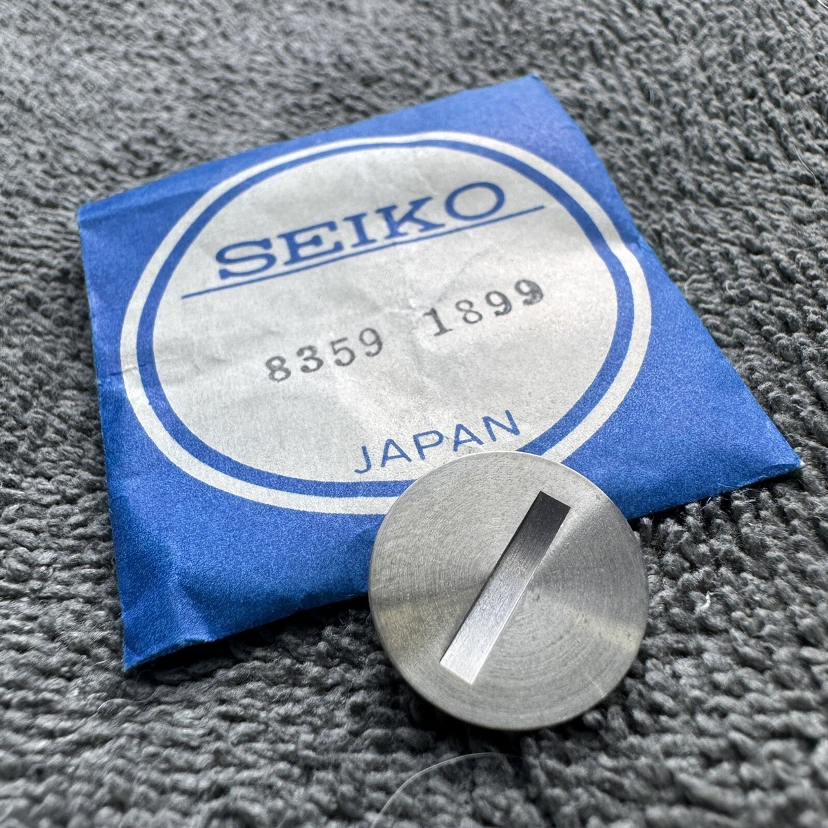 NOS GENUINE BATTERY CELL HATCH COVER SEIKO QUARTZ LCD A031