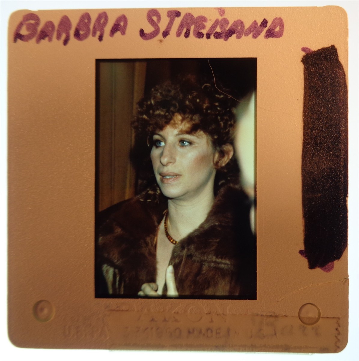 CGE1-253 SUPERSTAR SINGER BARBRA STREISAND CANDID ORIGINAL 35MM