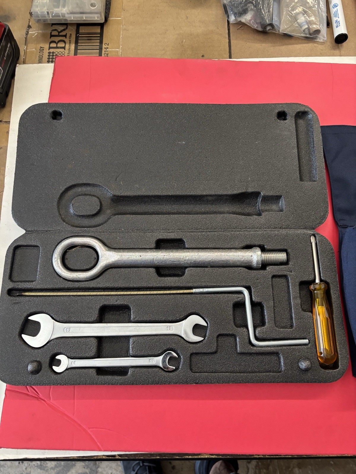 MASERATI EMERGENCY INSERT W/TOOL KIT SET QUATTROPORTE GHIBLI