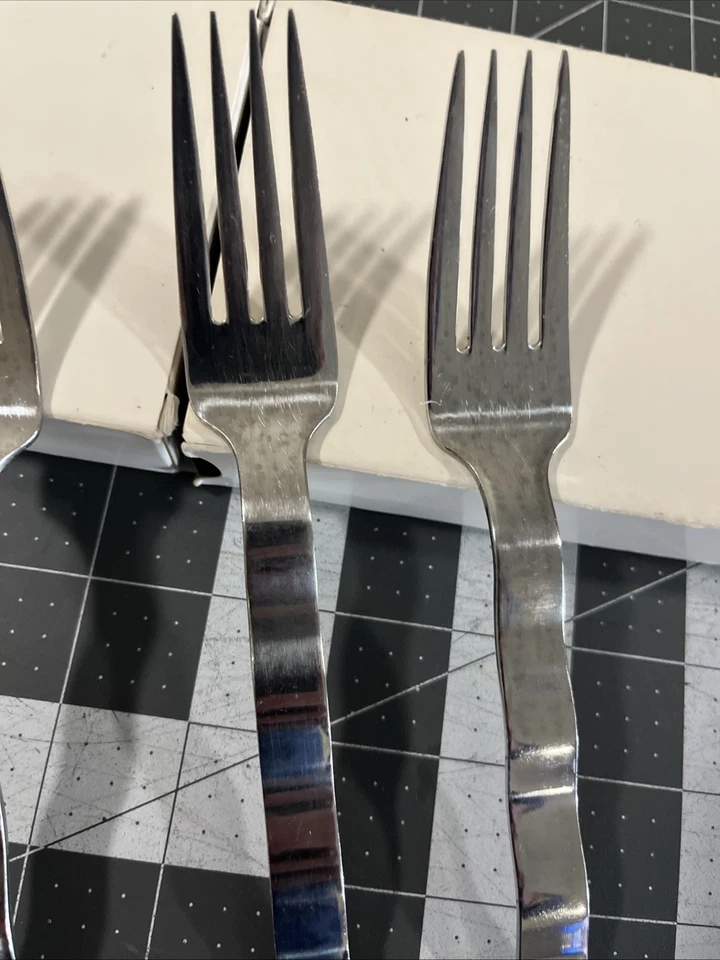 Retroneu Whitewater (4) Dinner Forks 18/10 Stainless Flatware Korea Foto 4 de 4