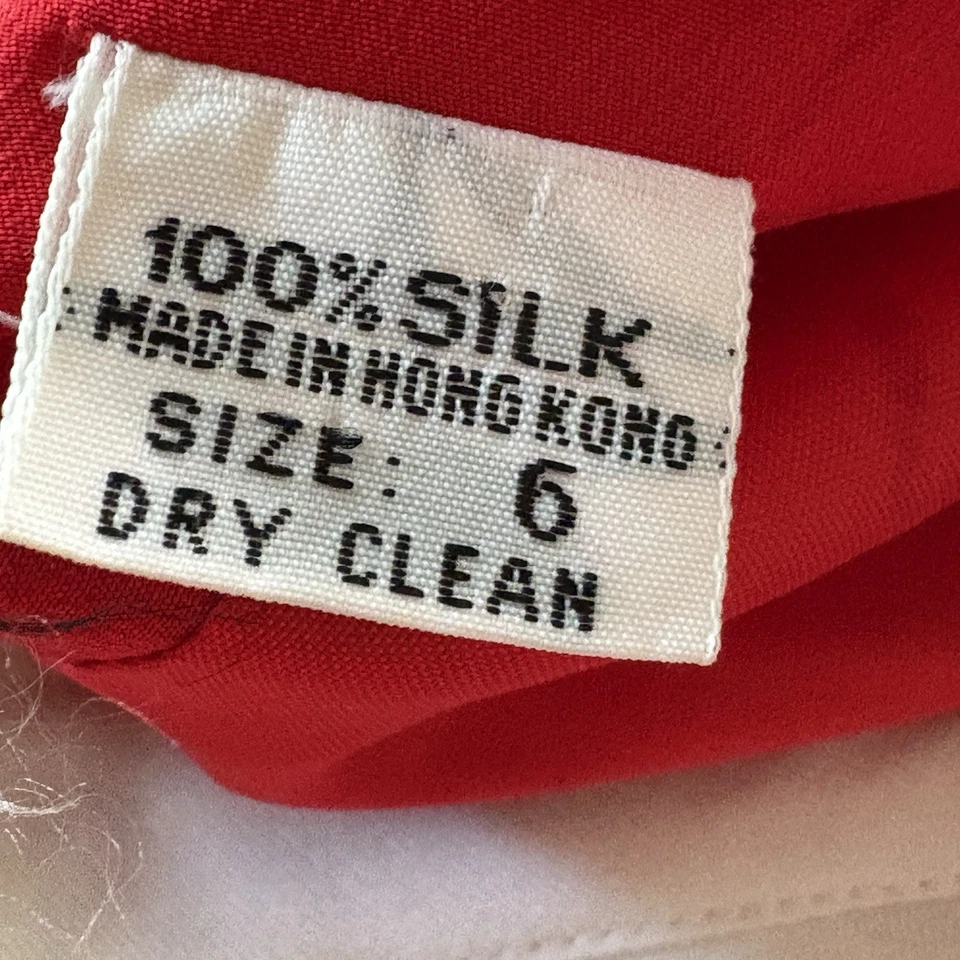 Vestido plisado de seda rojo de colección Albert Nipon lazo de terciopelo negro talla 6 bolsillos laterales forrados Foto 2 de 4