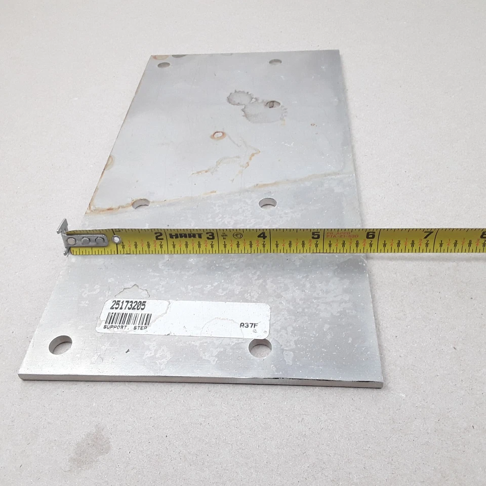 Placa de soporte de escalón de cabina Mack 25173205 rectangular 5-3/4" ancho X 11-1/4" largo Foto 2 de 3