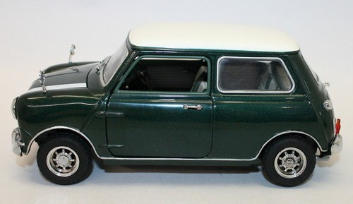 Corgi 1/18 Scale Metal Model Car 99595 - Morris Mini Cooper Saloon - BR Green - Picture 3 of 8