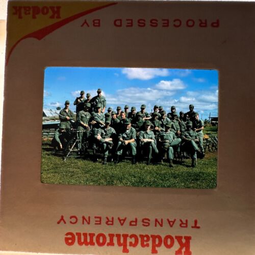 Guerra de Vietnam 1969 Era Kodachrome Transparencia Soldados Militares Grupo Foto Diapositiva - Imagen 2 de 6