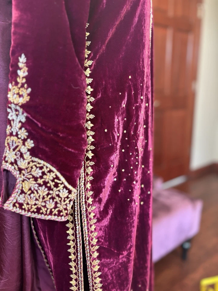 Paquistaní shalwar Kameez terciopelo formal fiesta ropa bordada a mano nunca usada XS Foto 4 de 4