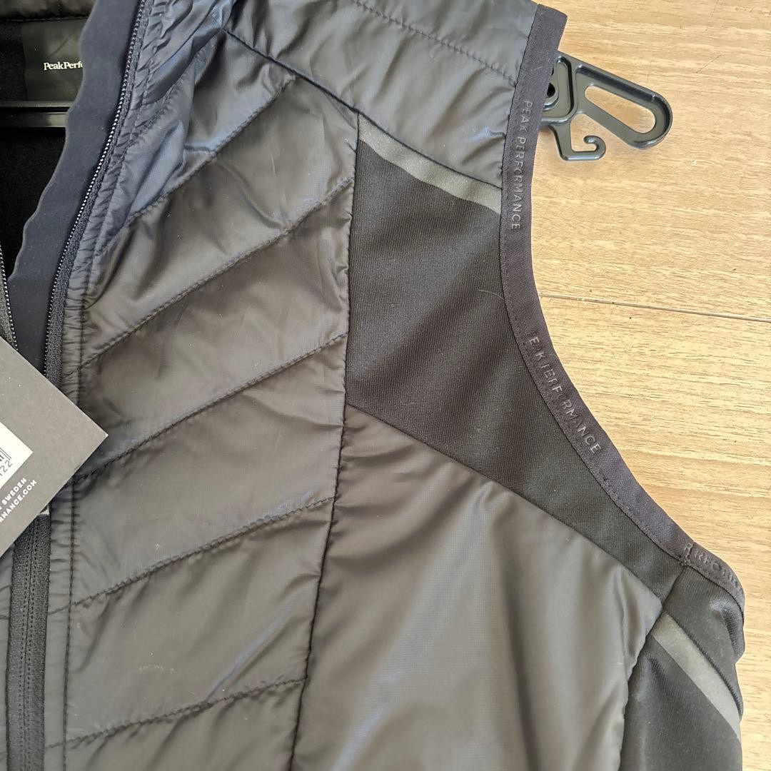 Peak Performance Black Lightweight Down Vest XS - image 3