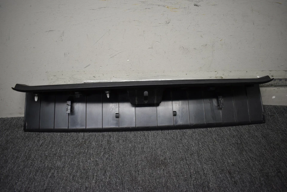 TESLA MODEL S REAR TRUNK LATCH SILL MOLDING FACTORY OEM - Изображение 4 из 4